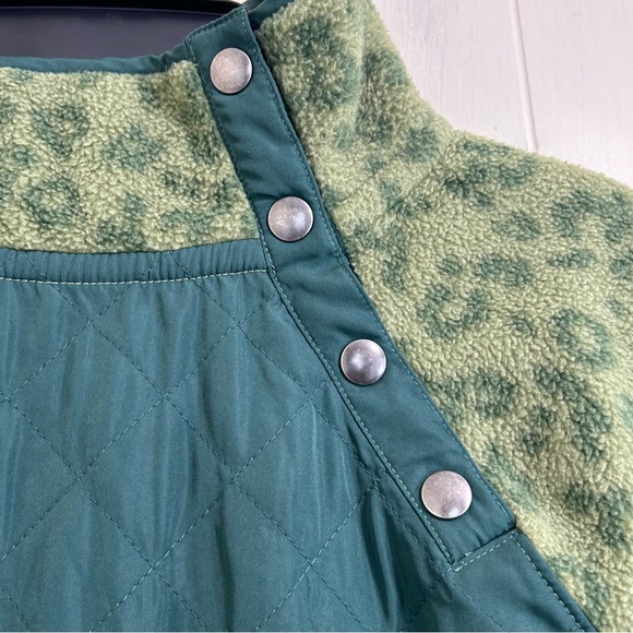 J.Crew J.Crew Cozy Green Animal Print Pullover Fleece Jacket Sweater Size Small. - Picture 5 of 12
